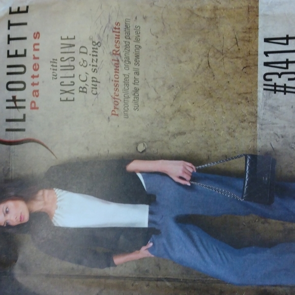 Silhouette Patterns Woven Yoga Pants. - Picture 2 of 13